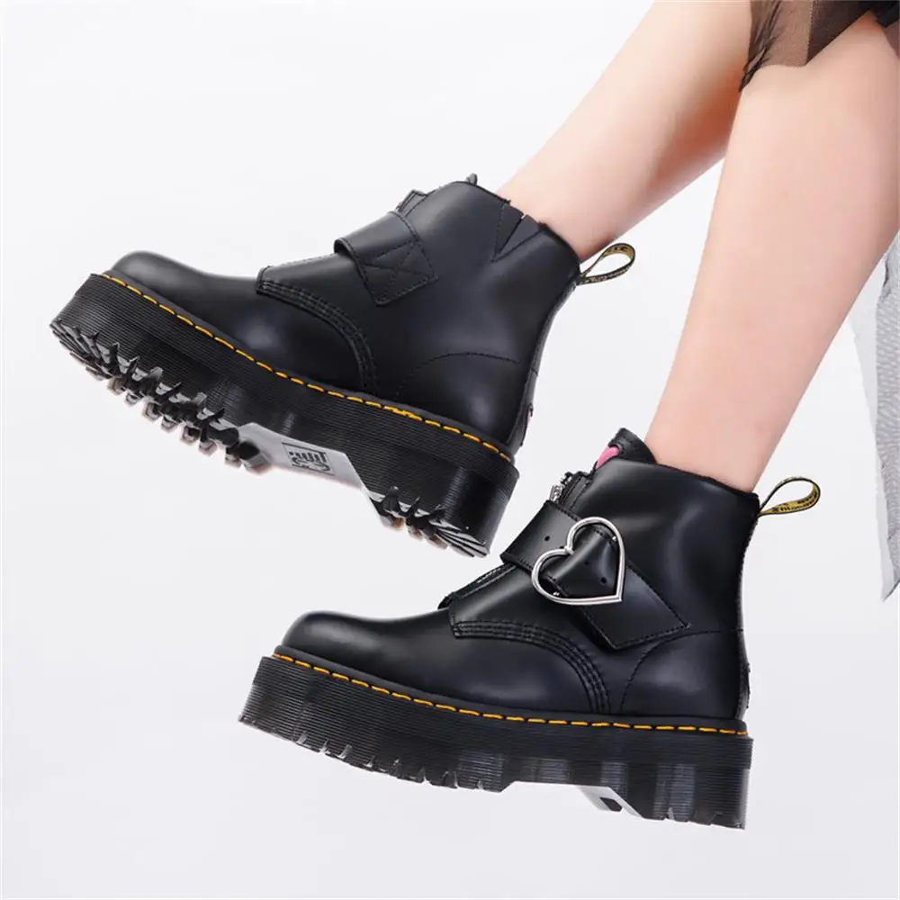 

New peach heart leather buckle Martin boots girl fashion boots zipper love buckle thick bottom British style women's boots