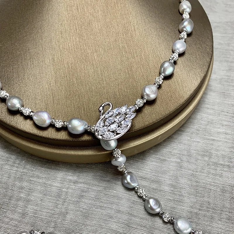 

Fall and Winter Style Fashion Sweater Chain Profiled Silver Grey Color Real Freshwater Pearl