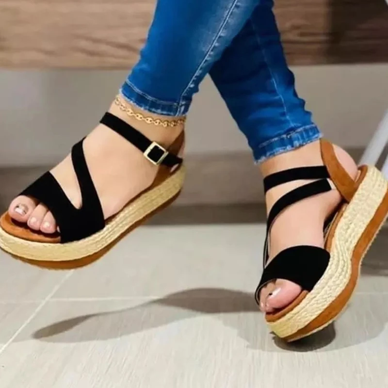

Женские босоножки с пряжкой, повседневные сандалии на платформе с открытым носком, на плоской подошве, Уличная обувь, большой размер 43, для л...