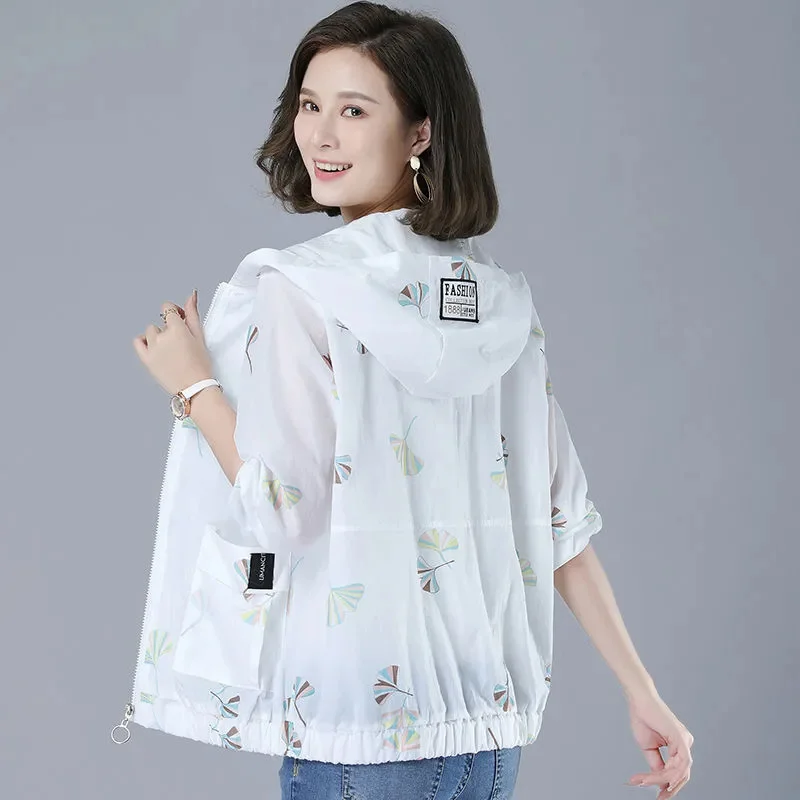 

2021 Plus Size 5XL Printed Sun Protection Windbreaker Women Short Thin Coat Summer Korean Loose Hoodie Jacket Mother Wear W20