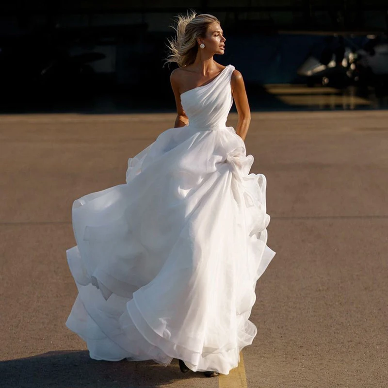 

White Elegant Wedding Dresses One Shoulder Puffy A-Line 2021 Ruffles Organza Tulle Bridal Gown Custom Made Bohemian Sweep Train
