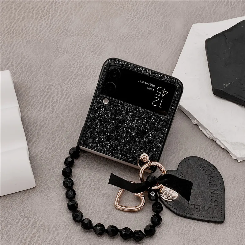 

Full Glitter Paillettes Phone Case For Samsung Galaxy Z Flip 4 3 5G DIY Black Leather Love Heart Charm With Bead Bracelet Cover