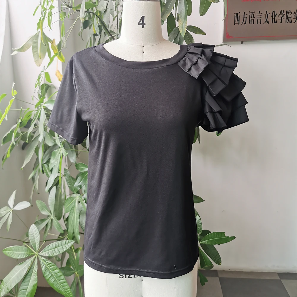 Женская футболка с коротким рукавом минималистская черная белая летняя рюшами в