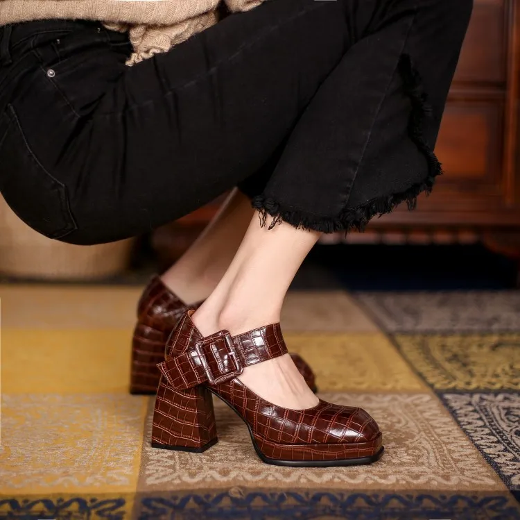 

Embossed cowhide high heeled shoes women's thick heel 2021 French thick shoes