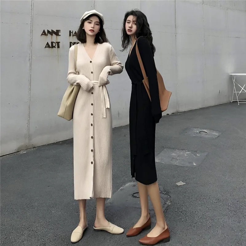 Зимнее женское платье 2020 однотонное вязаное с V образным вырезом на сезон осень