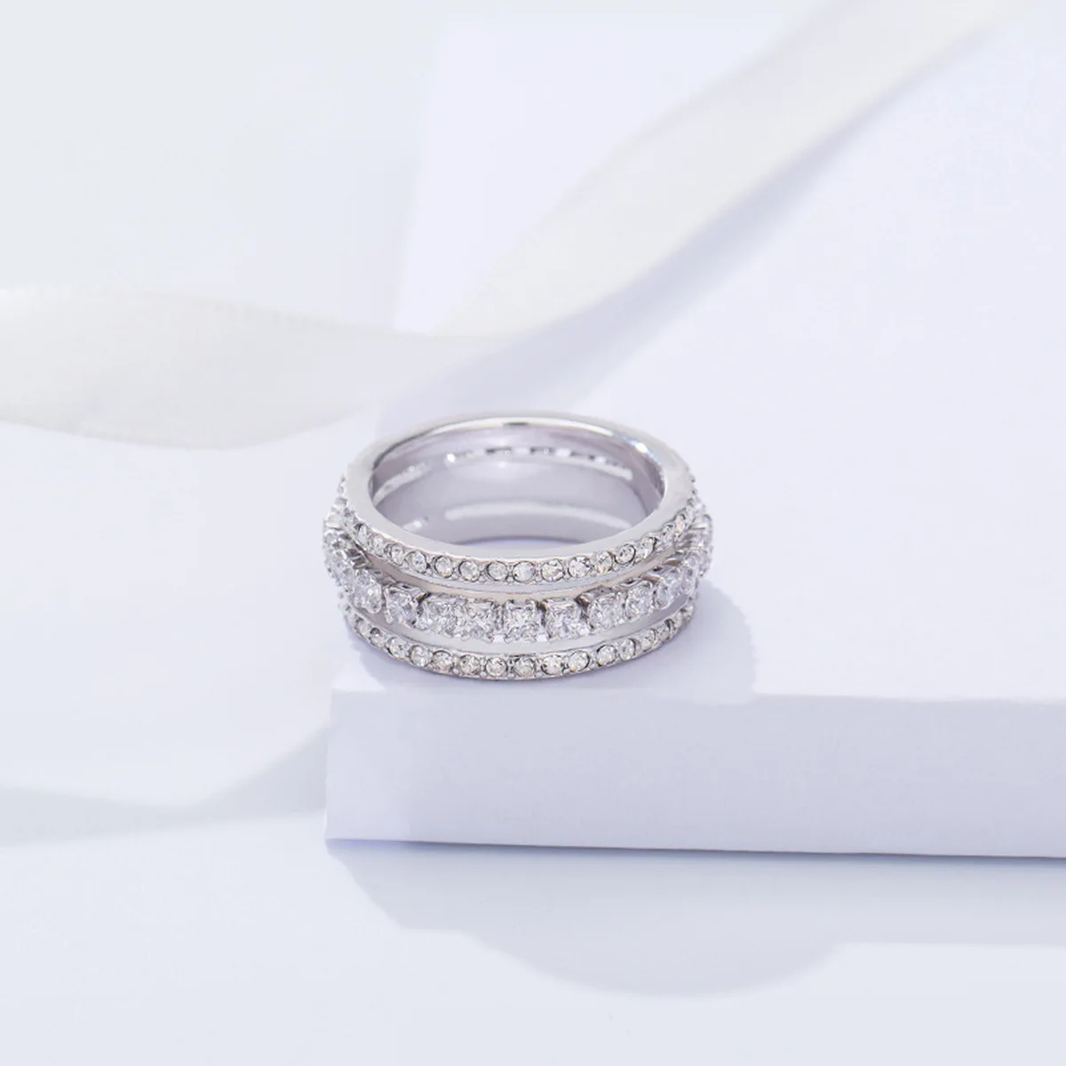 

Fashion Jewelry High Quality Ring Will Move Three-Layer Crystal Women's Ring
