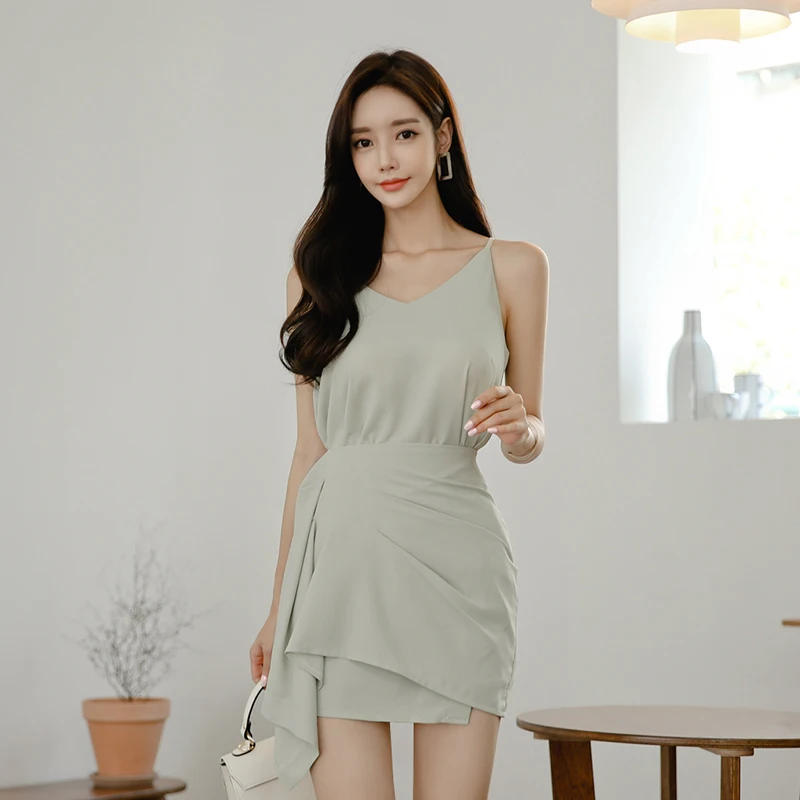 

Костюм женский из топа на бретельках, с V-образным вырезом и мини-юбки, летний