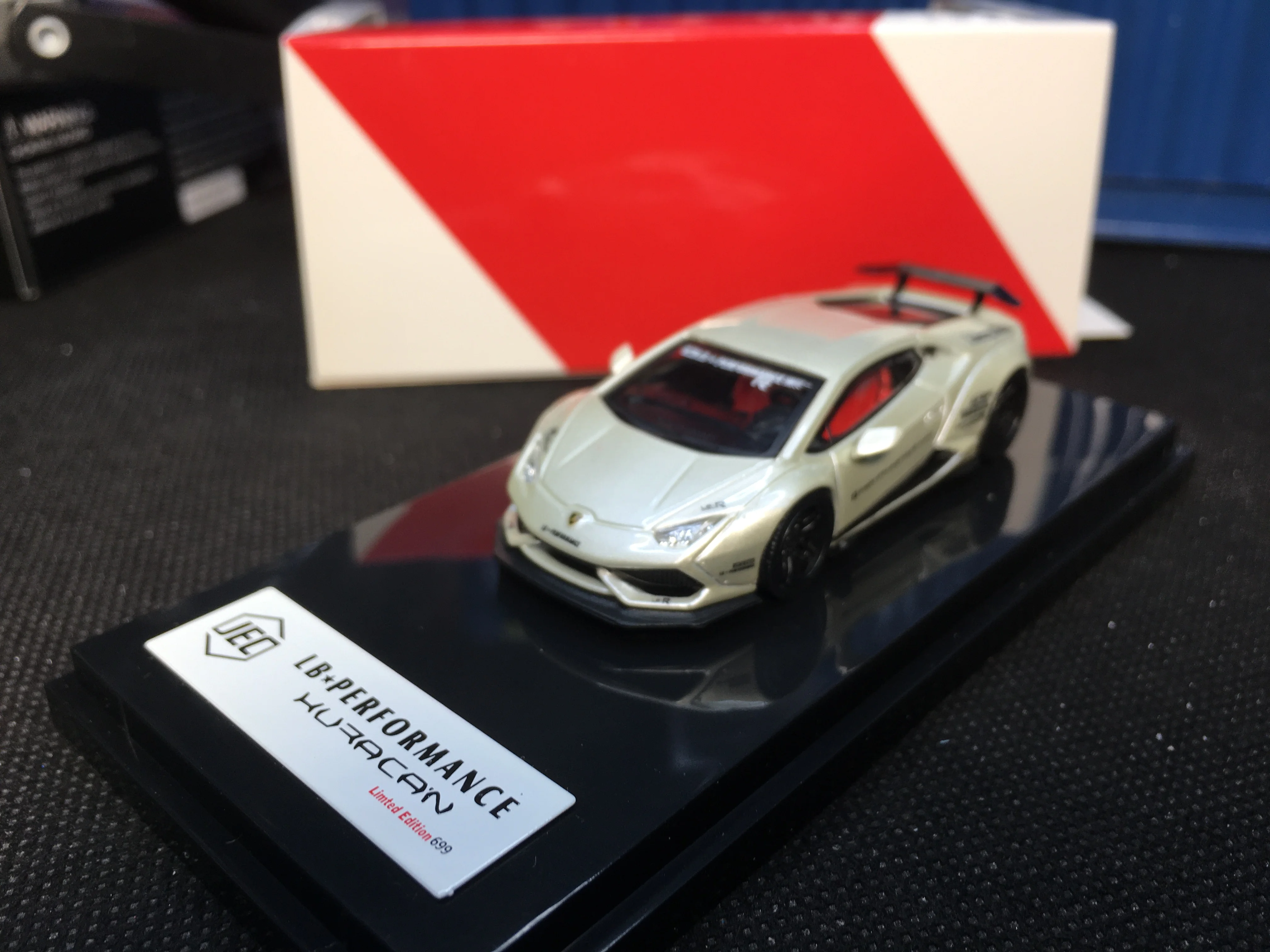 

JEC 1/64 Huracan Liberty Walk LBWK J64-003-PW Die Cast Model Car Collection Limited