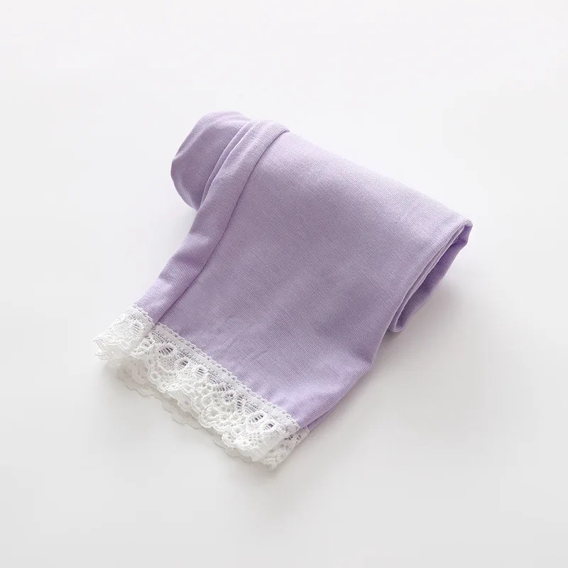 Purple Юбка-леггинсы для девочек на лето и осень одежда для маленьких девочек мягкие тонкие леггинсы милые детские брюки кружевные Шелковые штаны для девочек детские штаны - Цвет: Purple