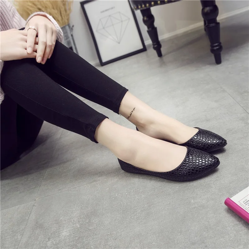 Женские Замшевые балетки на плоской подошве с острым носком без застежки