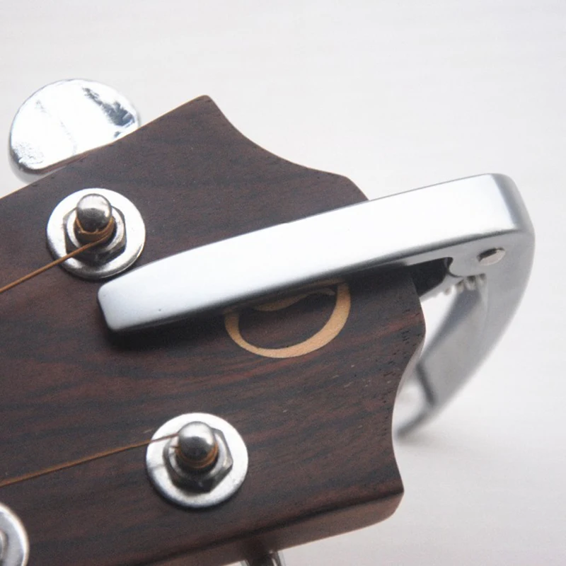

Silver Guitar Parts Single-Handed Change Key Guitar Capo Perfect Silicon Cushion