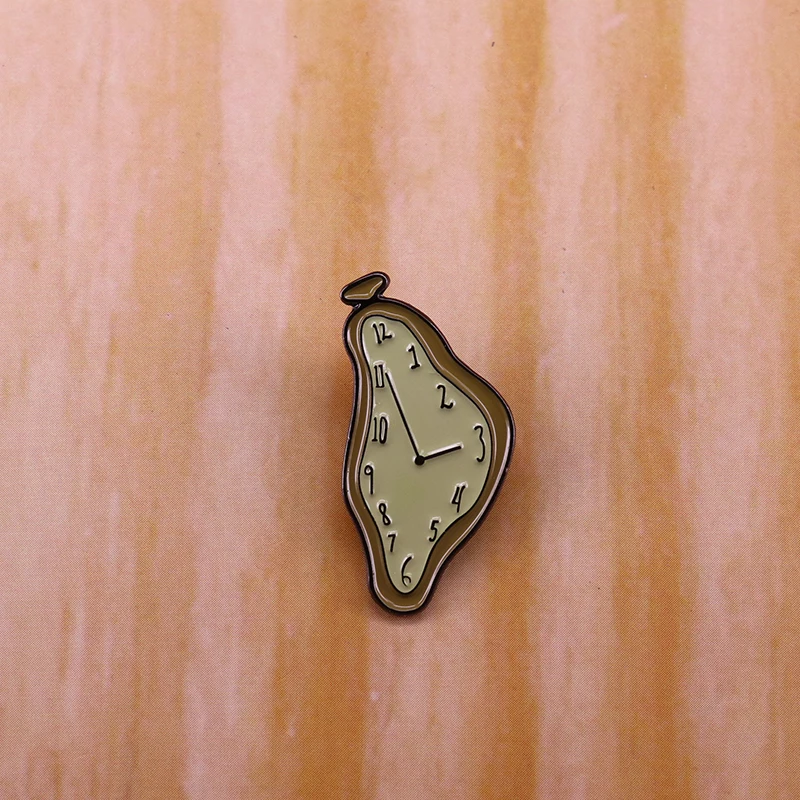 

Медные расплавленные часы в стиле Дали