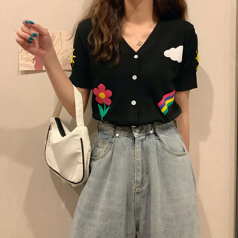 

2020 summer new aiyunduo rainbow thin knitwear short top short sleeve female