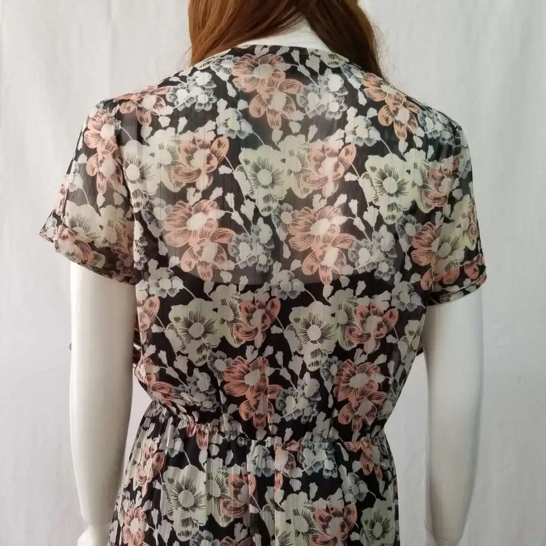 Шифоновое платье с цветочным принтом V-образным вырезом и коротким рукавом |