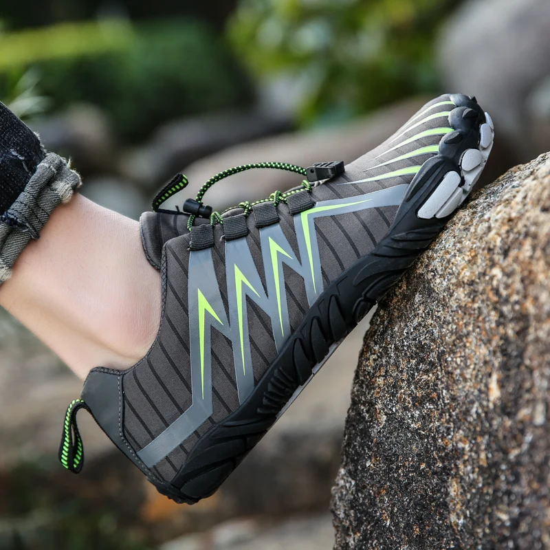 

2021 new beach sandals rainbow seven-color non-slip quick-drying five-finger swimming shoes thickened sole lightweight material