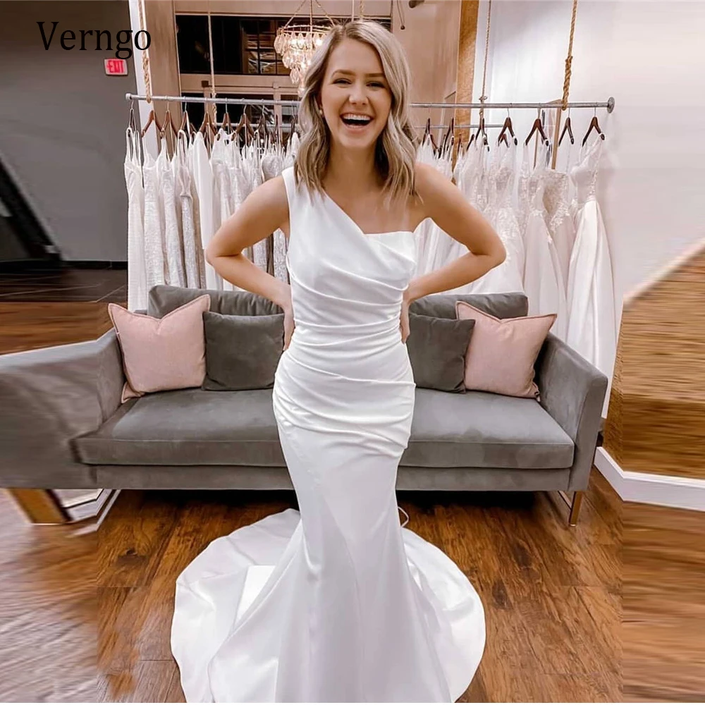 

Verngo простой Белый сатин Русалка свадебное платье на одно плечо складки развертки поезд Свадебные платья размера плюс 2021; Robe de mariage