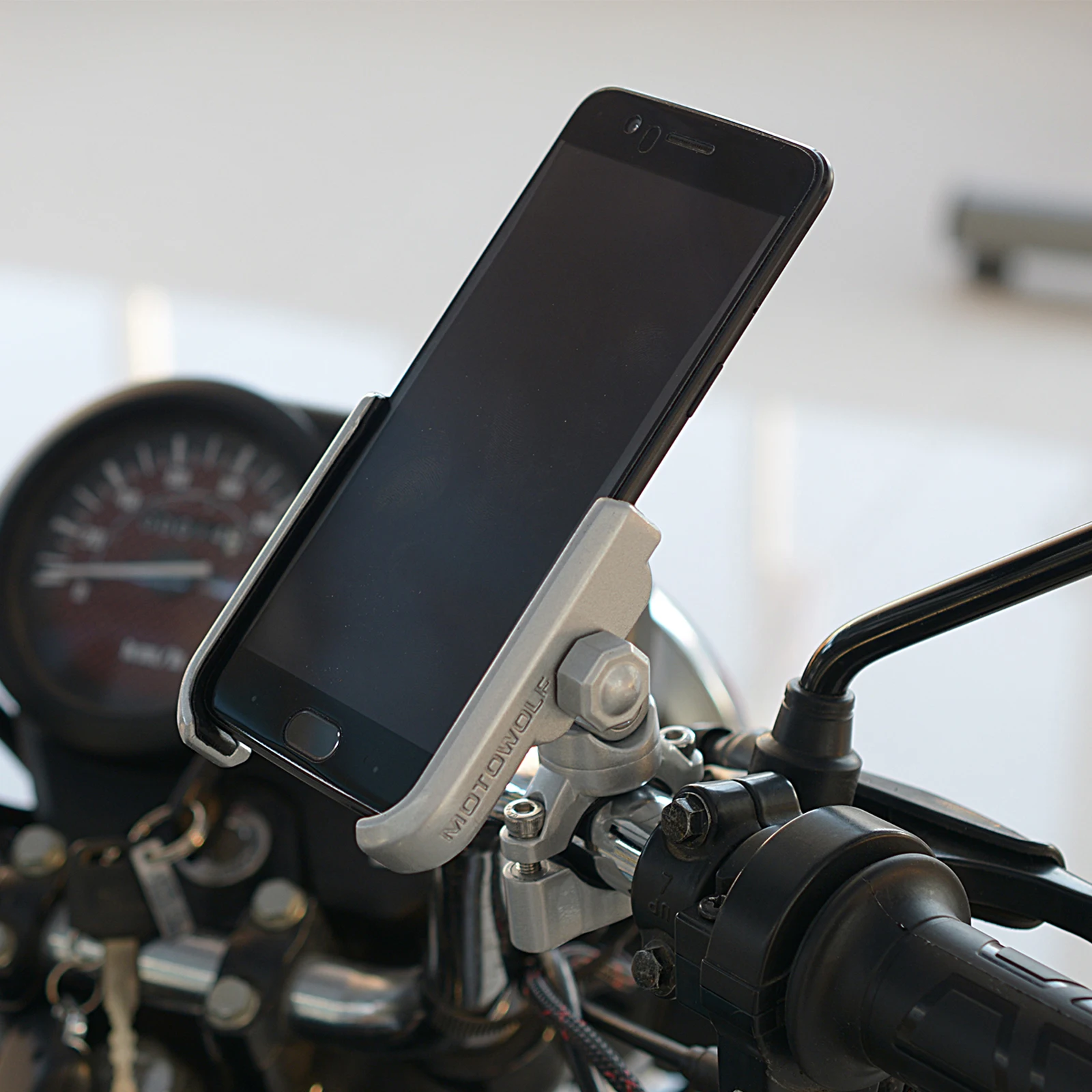

Мотоциклетный держатель для телефона, велосипедное алюминиевое крепление на руль, вращающийся на 360 градусов, совместим с iphone, samsung, xiaomi, huawei ...