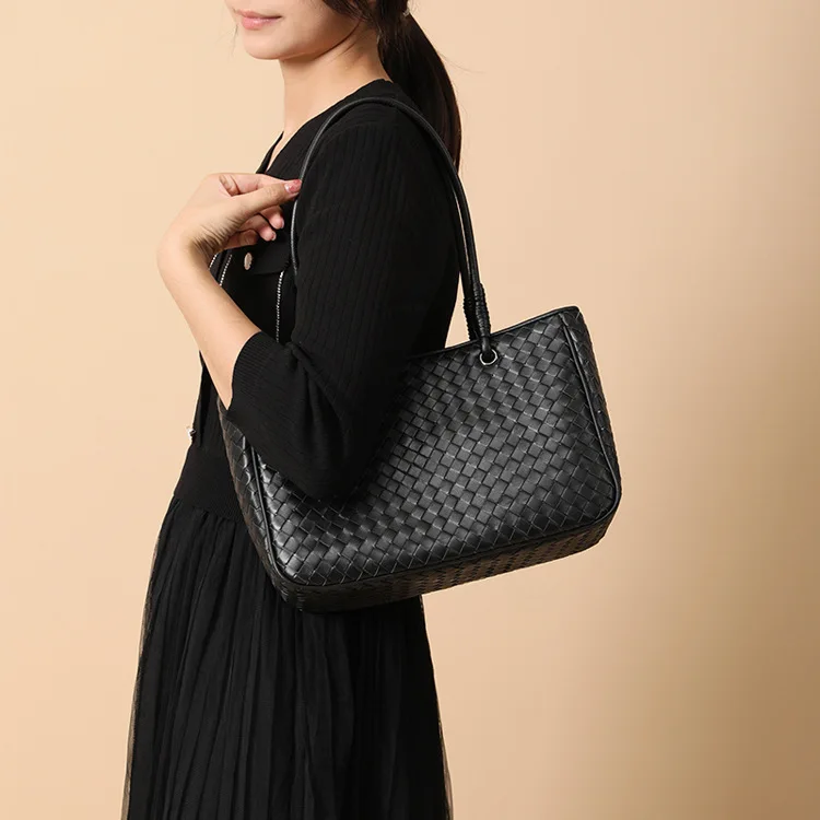 

Women's Shoulder Bag Ladies Underarm Crossbody Bags Large Capacity Tote Bags Soft Sheepskin Leather Woven Handbag New Fashion