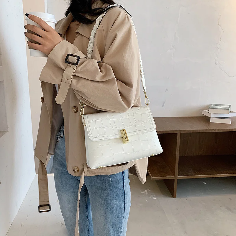 

Autumn winter small bag women's bag 2020 new fashion versatile ins messenger bag net red one shoulder underarm bag