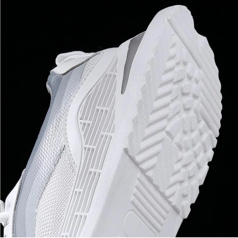 

Net cloth sports men's shoes summer breathable leisure running fashionable shoes students light soft bottom leisure small white