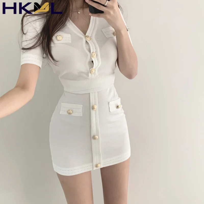 

Летний модный шикарный комплект в Корейском стиле, топ с V-образным вырезом и коротким рукавом, короткая однобортная юбка-фонарик, модель 2021 ...