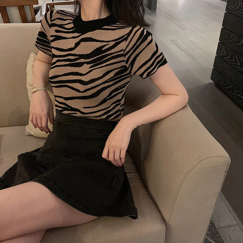 

Silk Knitted Short Top for Women 2021 Design Short Sleeve T-shirt Chic High Waist T-shirt fafa_ootd