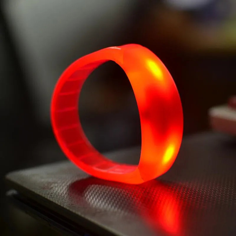 Пластиковый светодиодный светящийся браслет с голосовым управлением мигающий