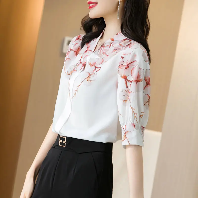 

White Short Sleeve Sagging Silk Shirt Women's New Style 2021 V-neck Casual Loose Print Textured Top