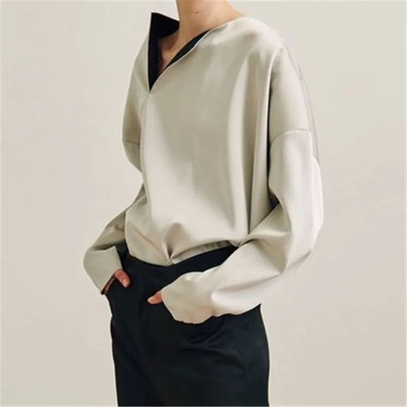 

2021 Glossy Textured Asymmetrical Top with A Collared Cream Shirt