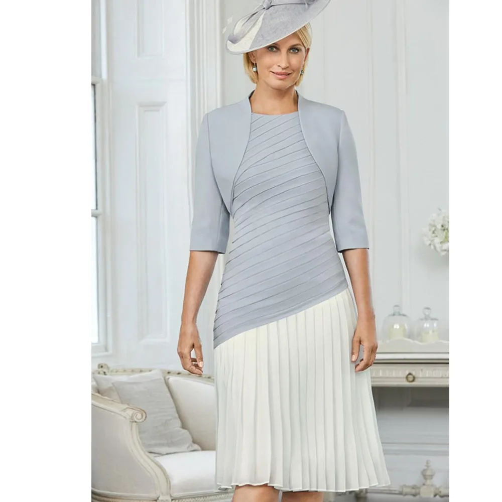 

Светло-голубые белые плиссированные платья для матери невесты с коротким рукавом и глубоким круглым вырезом сзади на молнии вечернее плать...
