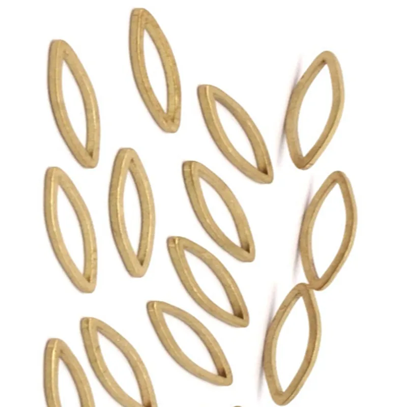 

100 шт. .. Необработанная латунь Ellipse.sz (5x15x0,80 мм) D038