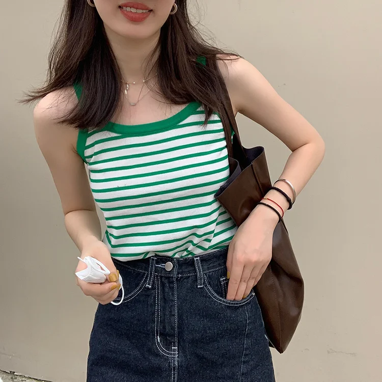 Женский жилет на бретельках летний красный сетчатый в полоску с дизайном сзади