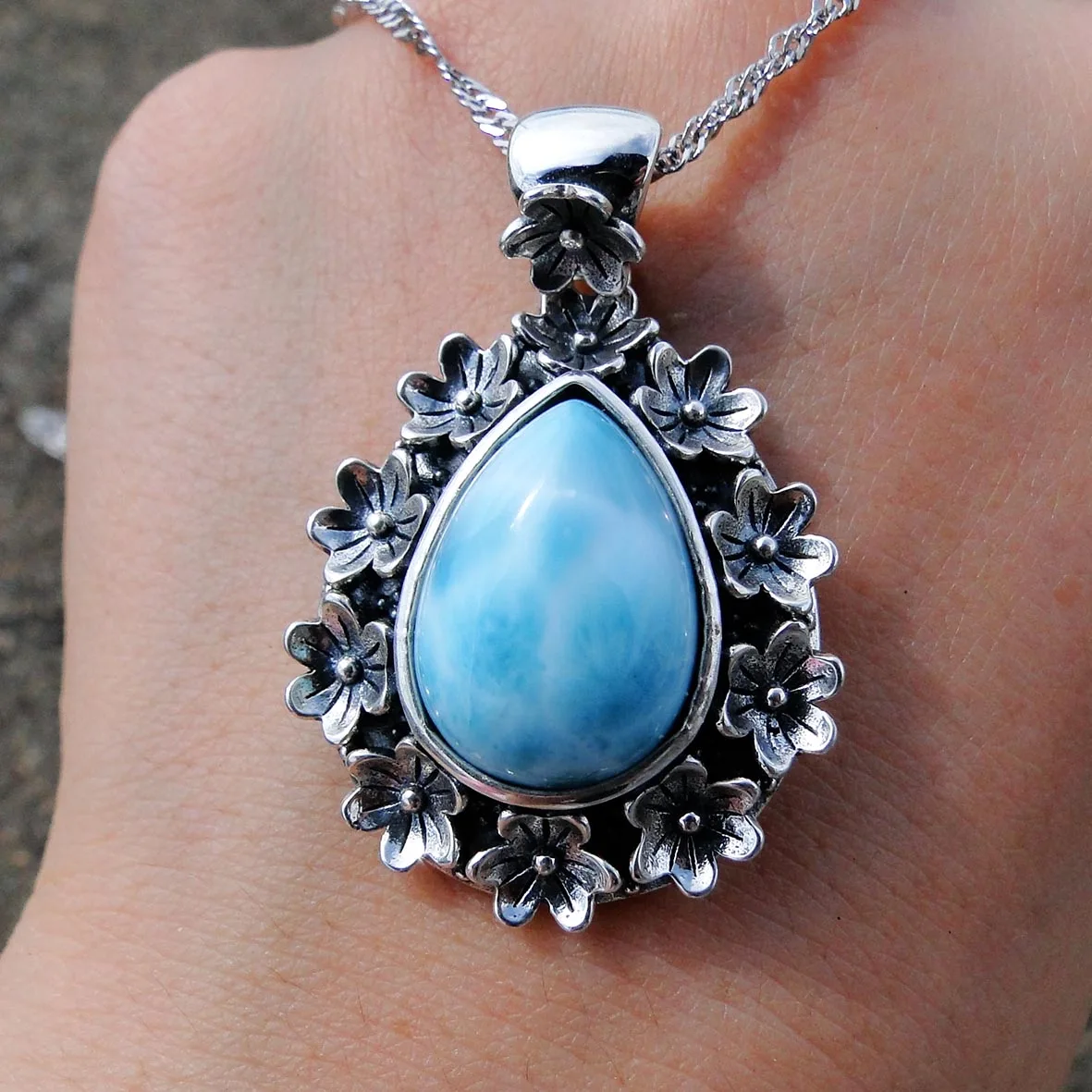 

Luxurious Antique Designs 925 Sterling Silver Waterdrop Natural Larimar Halo Flower Pendant Necklace For Women Gift