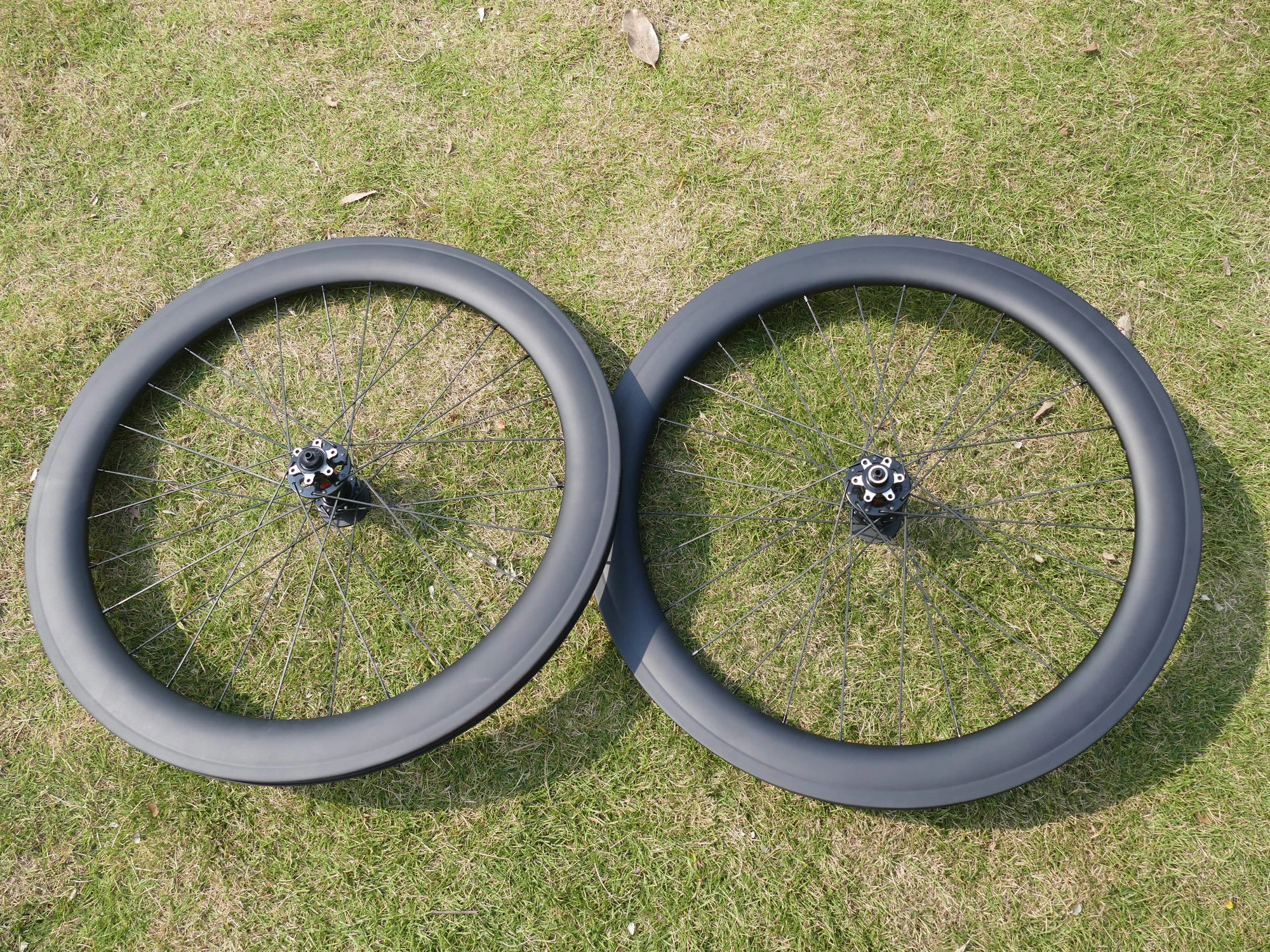 1 пара передняя ось 100*15 мм задняя 142*12