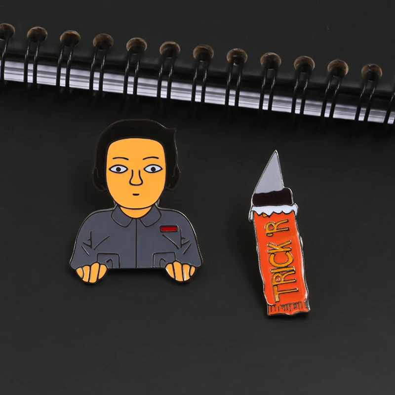 Модная креативная эмалевая брошь для женщин в виде девочки-мультяшки с ножом, значок-бадж, украшение на куртки, рюкзаки, кнопка-значок на лацканах, аксессуары.