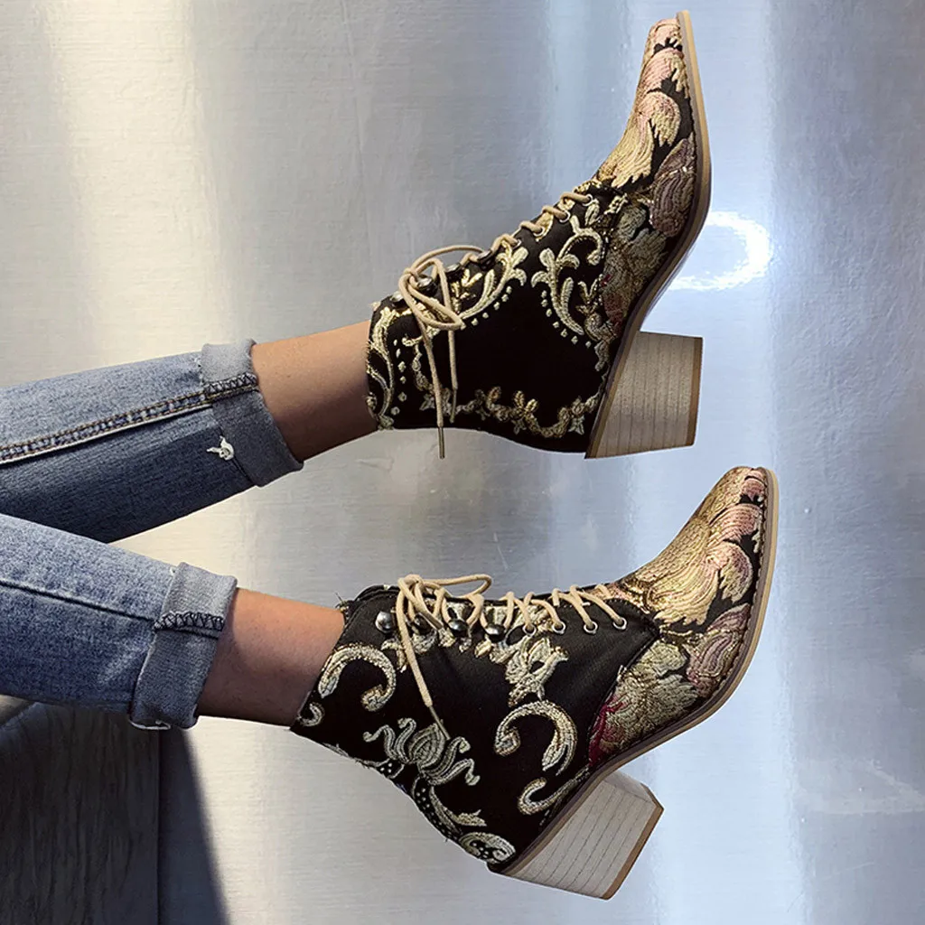 Женские ботинки в стиле ретро замшевые с вышивкой на квадратном каблуке обувь