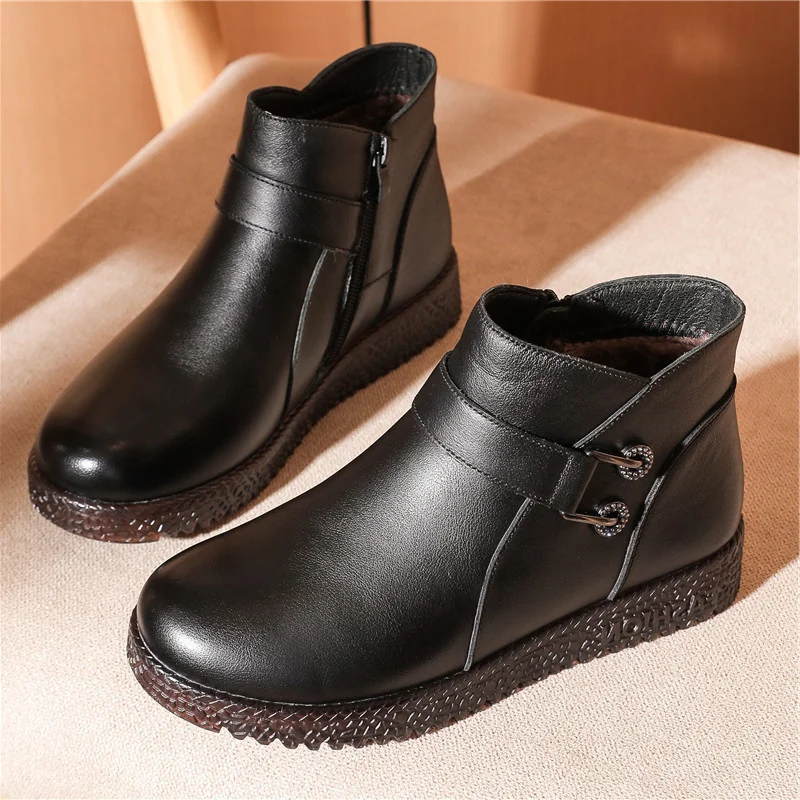 

New leather middle-aged women's flat bottomed boots Plush warm mother's shoes cotton shoes middle-aged and elderly women's shoes