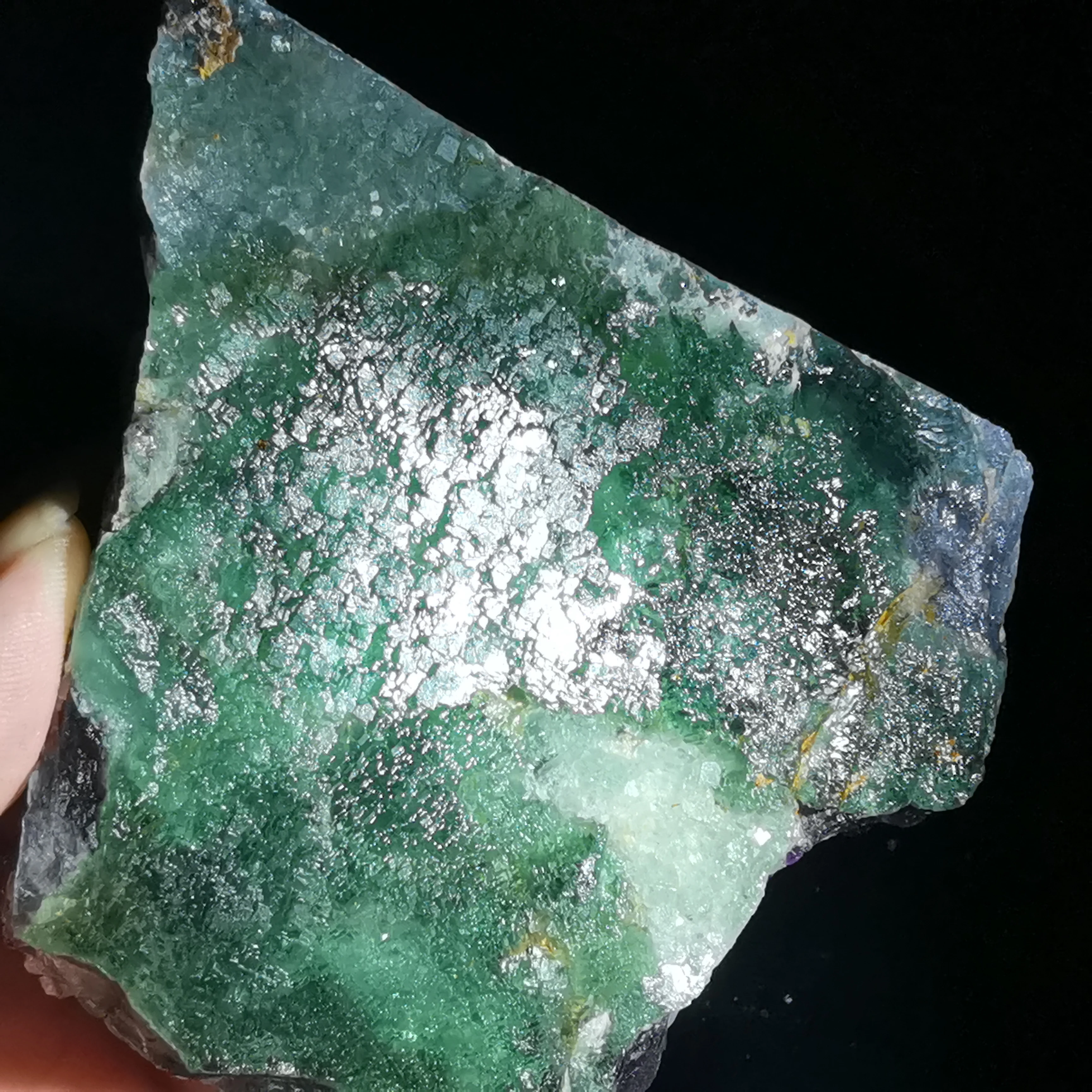 

225g100% rare natural green fluorite luminescent polyhedron stepped quartz mineral specimen healing energy home decoration