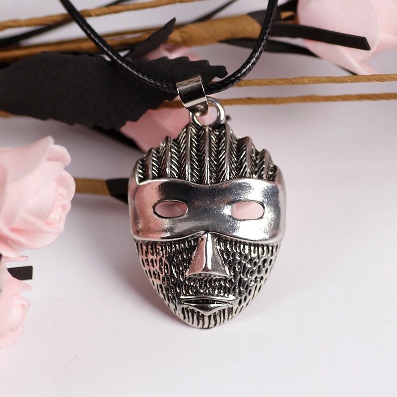 

2020 Gothic Creative Mask Necklace Rock Punk Pendant Hip Hop Alloy Wild Men And Women Fashion Jewelry Leather Rope Chain Gift