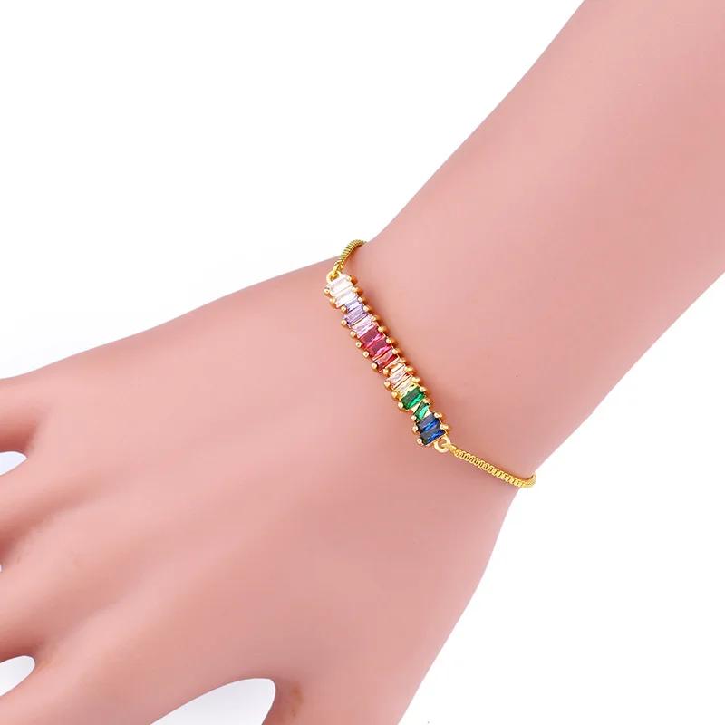 Цветной браслет цепочка с кубическим цирконием золотой геометрический