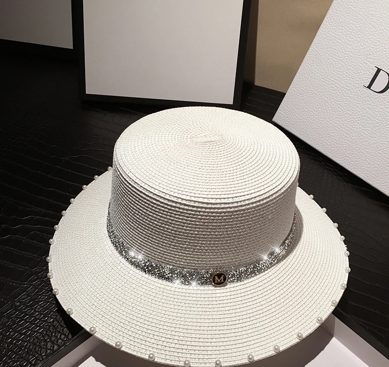 Шляпа Соломенная женская с плоским верхом модная шапка для отдыха пляжа жемчугом