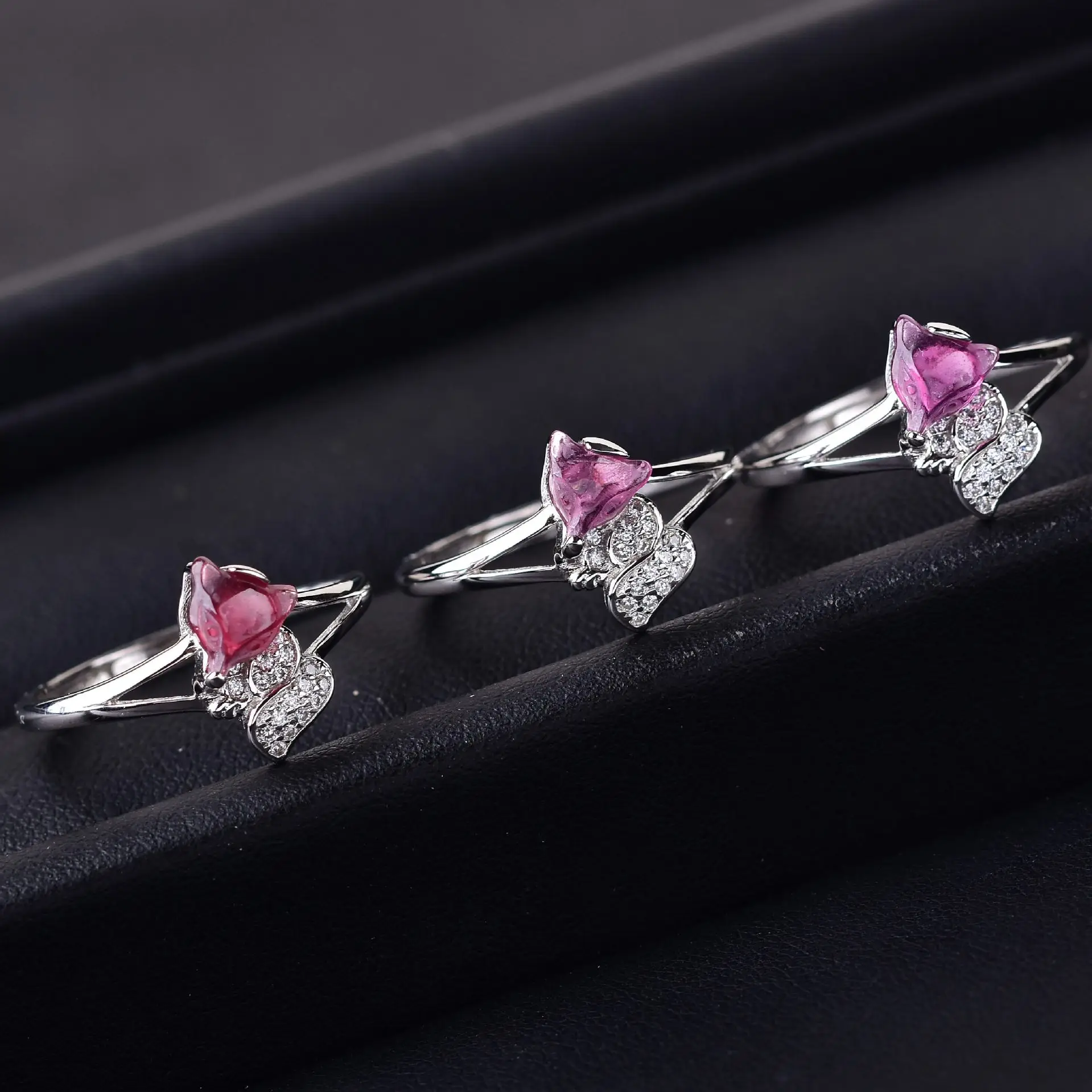 Кольцо с натуральным гранатом из чистого серебра 925 пробы Новое поступление