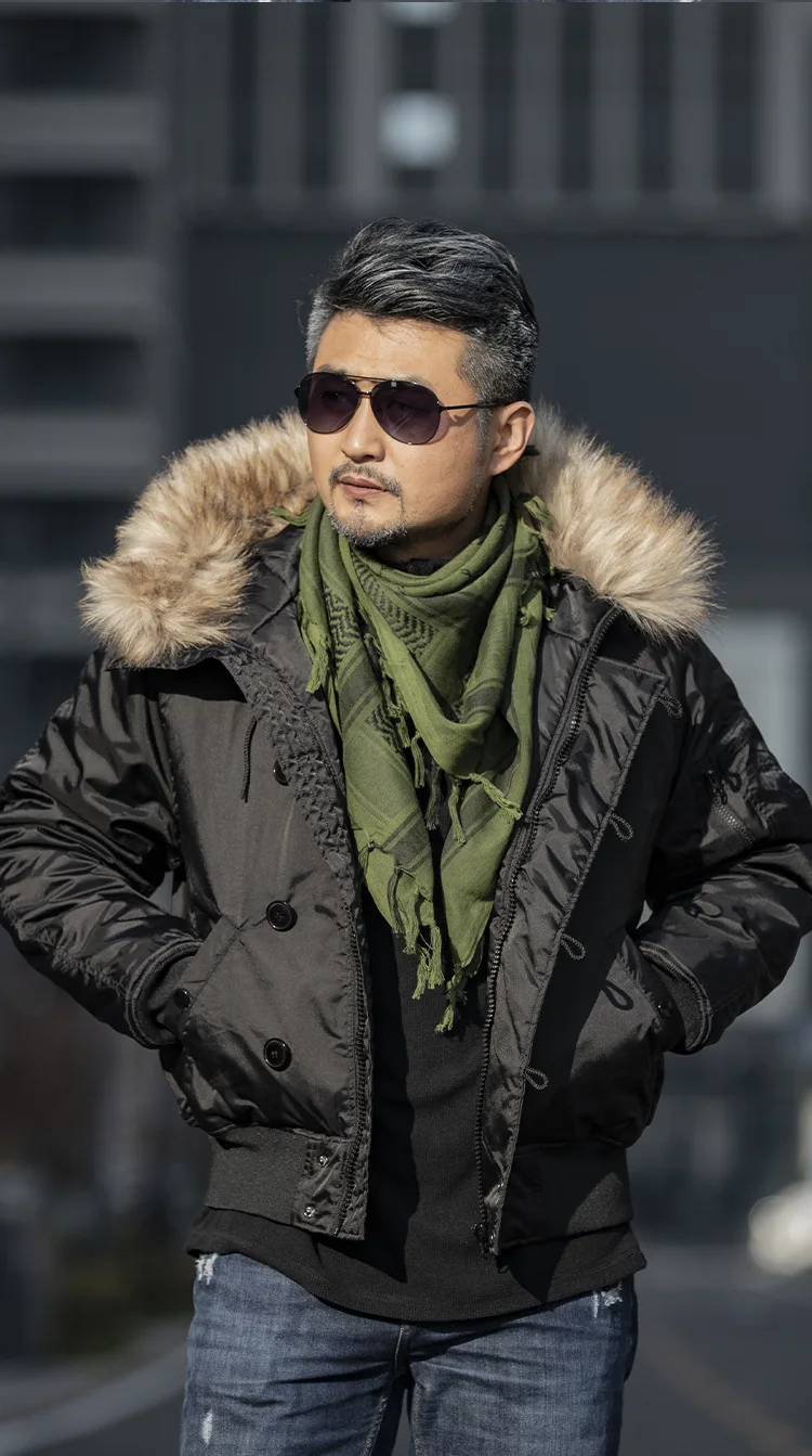 Куртка-бомбер в стиле милитари зимняя