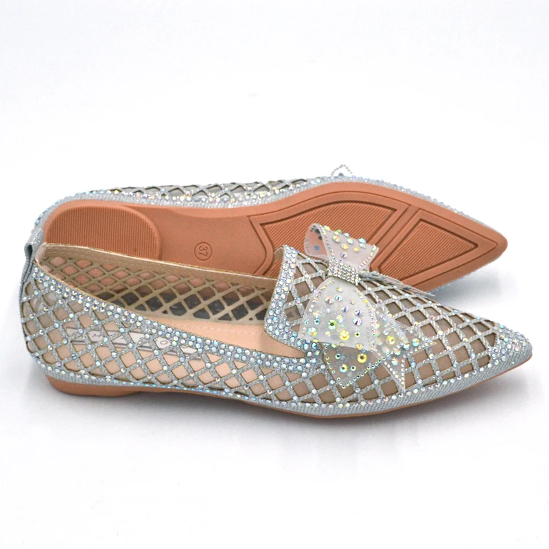 Туфли на плоской подошве со стразами женские мокасины лоферы без застежки с