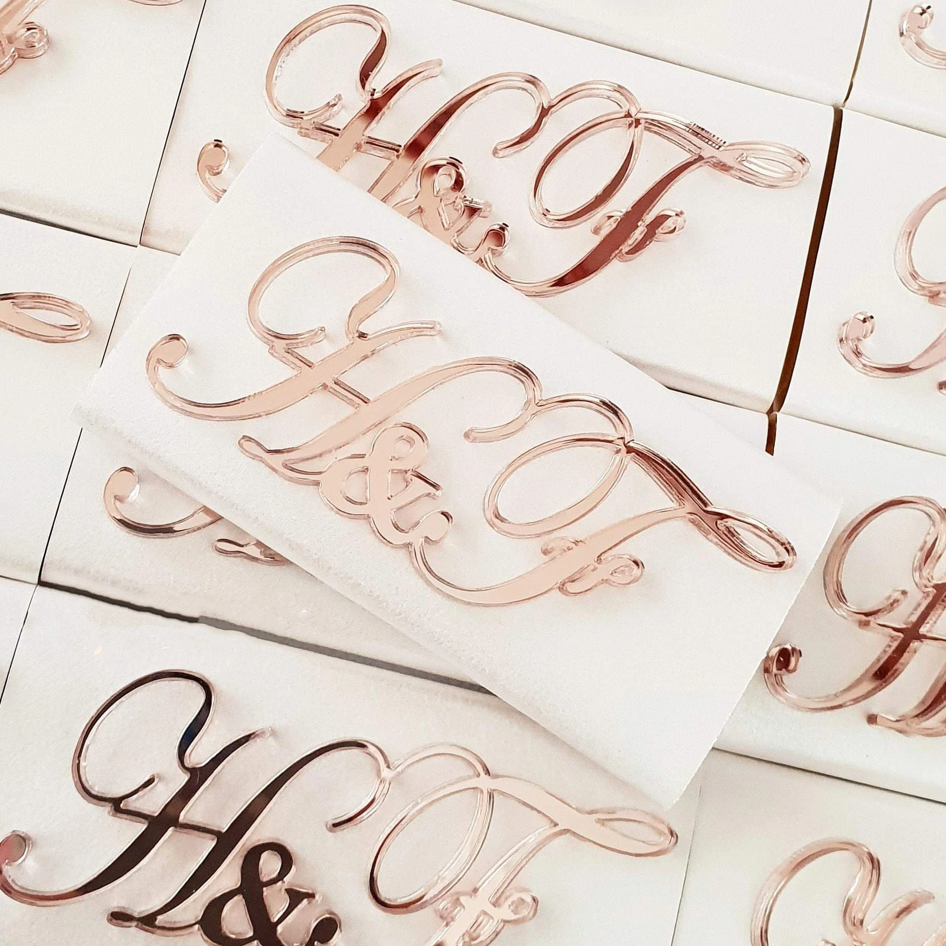 

12 Pcs Personalized Laser Cut Gold/Silver Acrylic Name Baby Name Tags Brand Wedding Table Decoration Chocolate Baptism Box Decor
