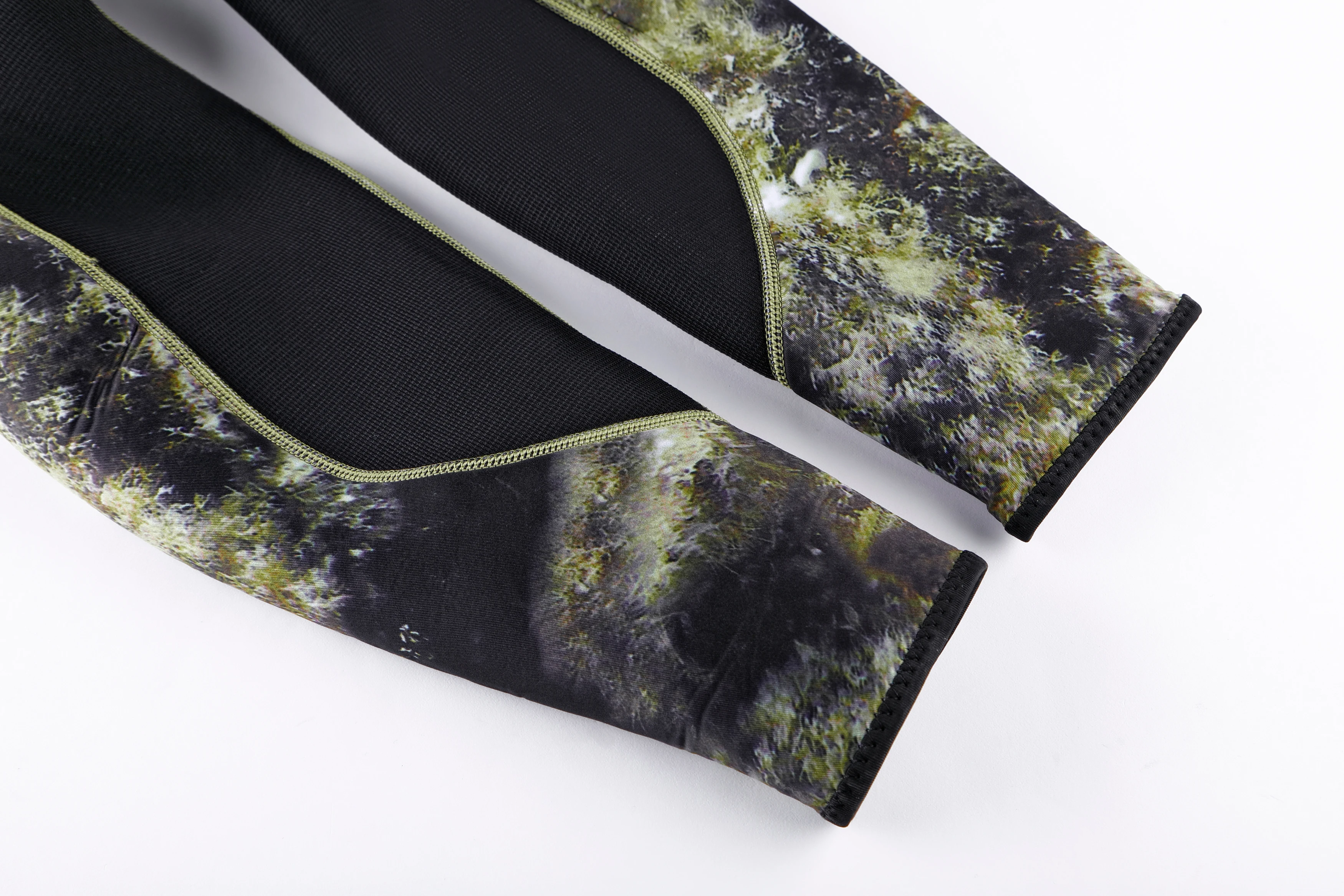 

TSMC 3mm Camouflage Long Sleeve Fission Hooded 2 Pieces Of Neoprene Submersible Suit For Men Keep Warm Waterproof Diving Suit