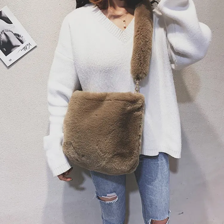 

New Faux Fur Women's Shoulder Bag Fashion Plush Ladies Handbags Satchels Large Capaicty Bucket Sling Bags Messenger Bags Girls