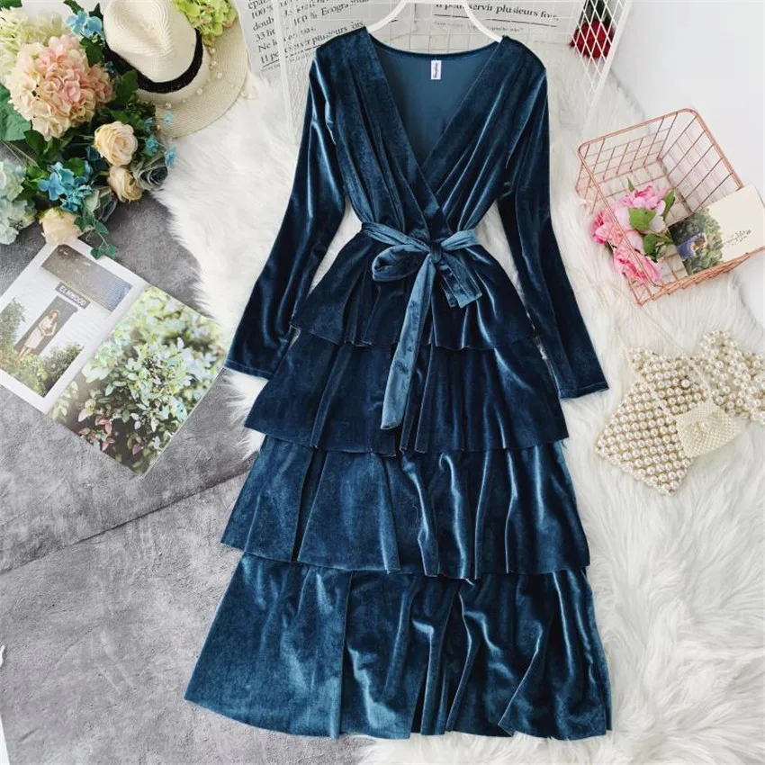 Женское бархатное платье средней длины длинное винтажное золотистого цвета с