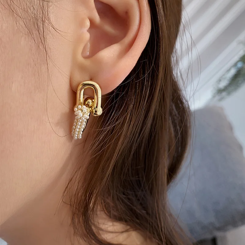 

U-Magical Unusual U Shape Simulation Pearl Dangle Earrings for Women Hollow Metallic Asymmetric Earrings Jewelry Pendientes