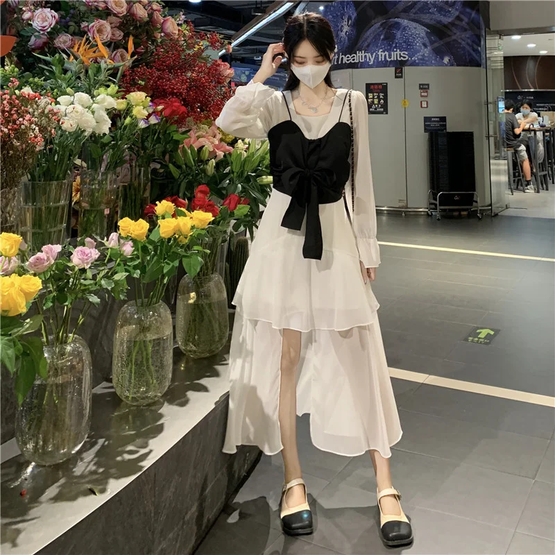 Маленькое черное платье А-силуэта с квадратным вырезом |